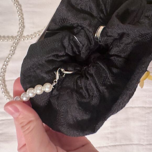 Dream Sister Jane Fanciful Flowers‎ Black Jacquard Flower Pearl Bucket Bag - Picture 5 of 9